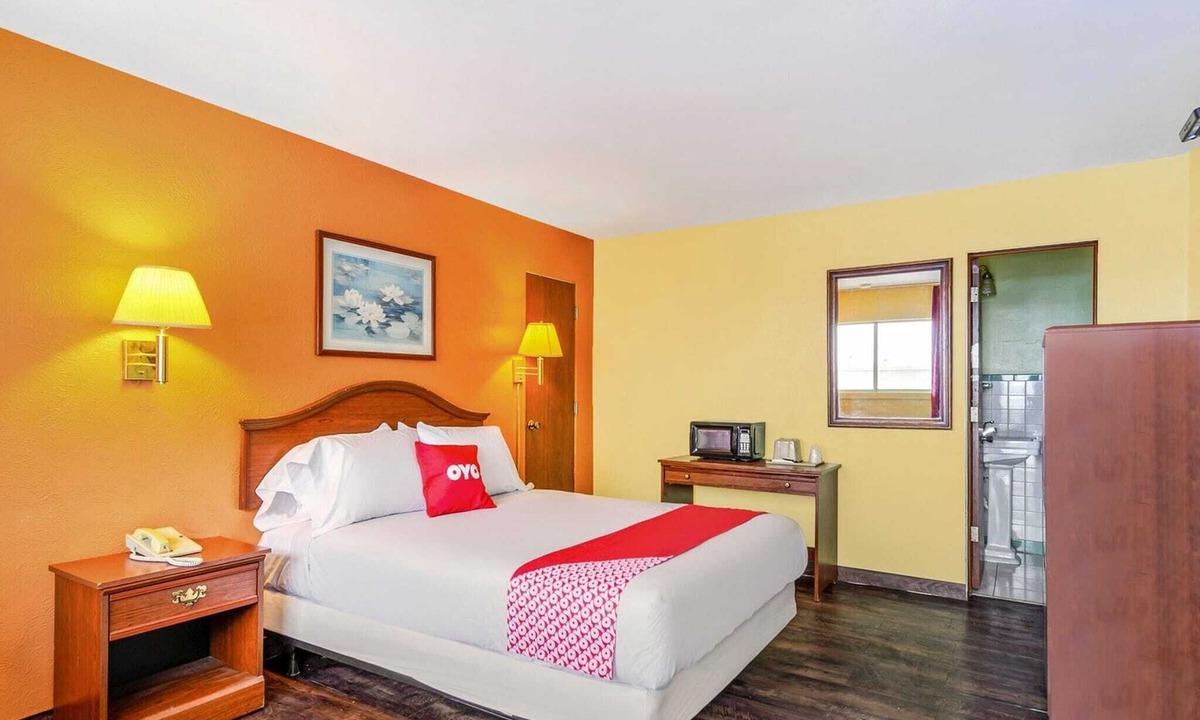 Peoria Apartment | Peoria IL | King Bed