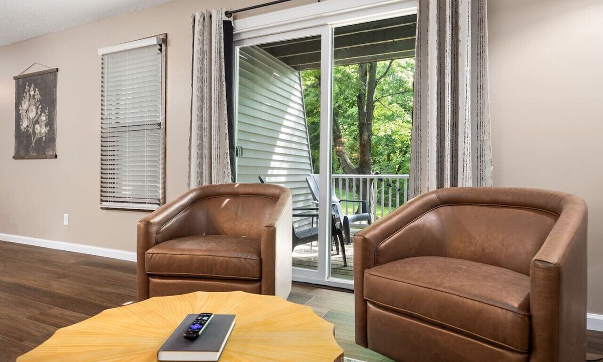 Orange Prairie Condo | Whispering Willow Retreat: 2BD 2BA Nature Oasis