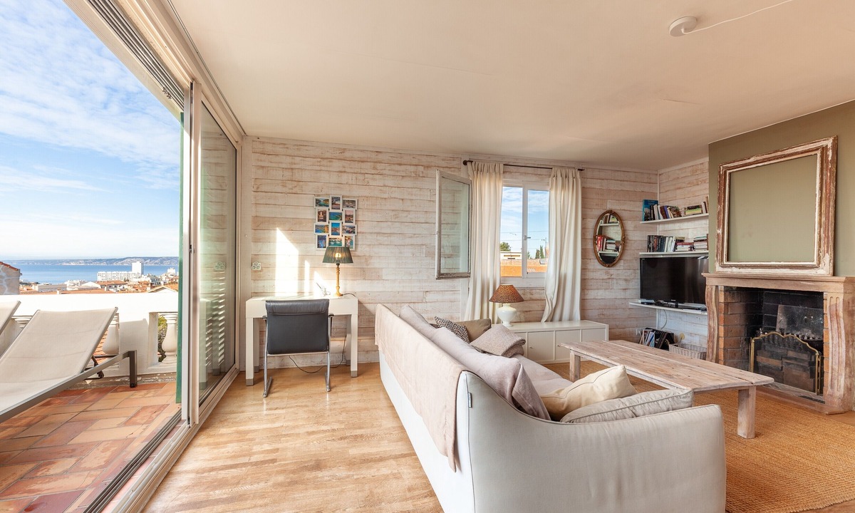 7th Arrondissement Apartment | Apartment Roucas Blanc with Exceptional Sea & Notre Dame View, Terrace & AC