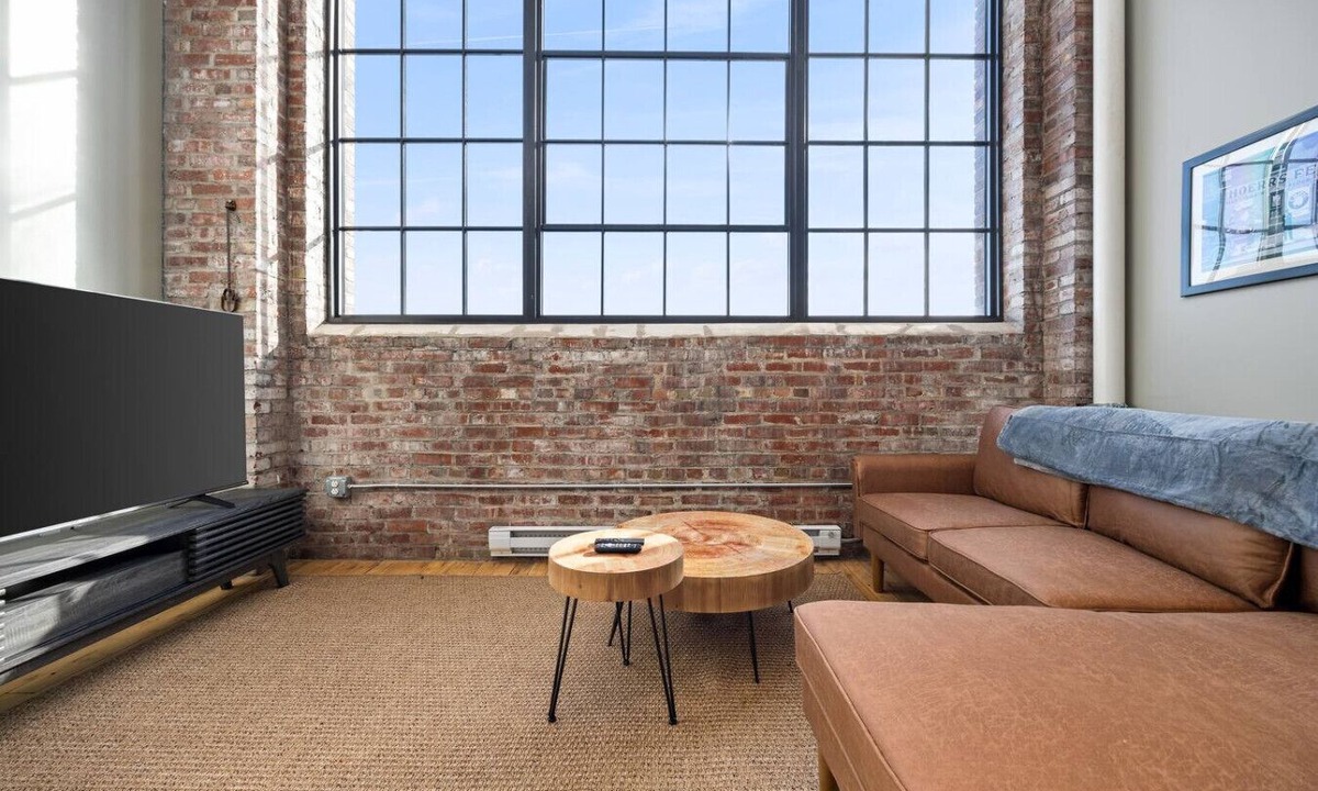 Peoria Apartment | Cooperage 214 | Mid-century 1BD Loft | Peoria