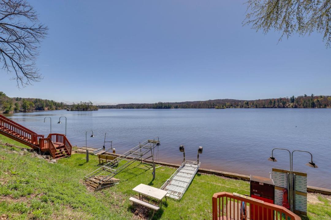 Newaygo House | Waterfront Cabin w/Boat Slip & Views in Croton!