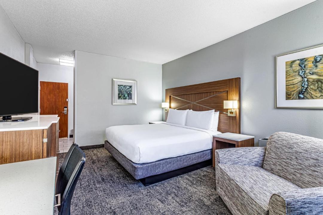 Westown Hotel | DoubleTree by Hilton Milwaukee Downtown