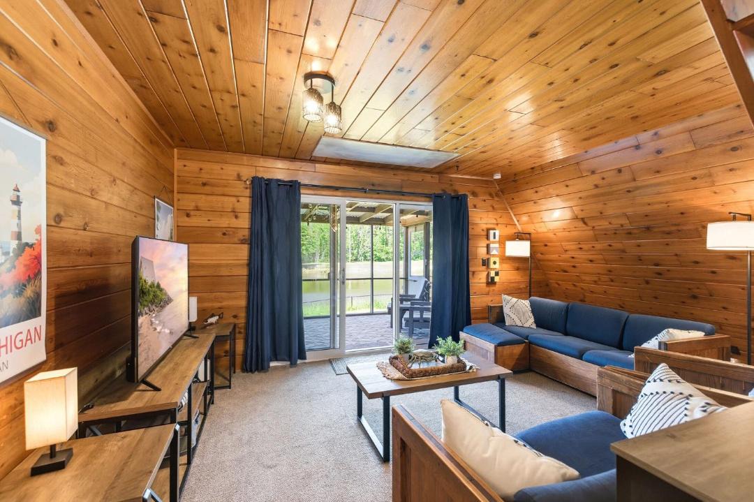 Stevensville Ski Chalet | Chalet 94 Lakeview Nr Beach and Resort Amenities
