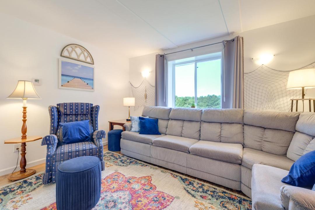 Central Lake House | 3 Mi to Lake Michigan: ‘The Country Cottage’