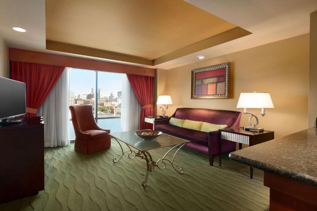 Peoria Hotel | Embassy Suites East Peoria Hotel and Riverfront Conference Center