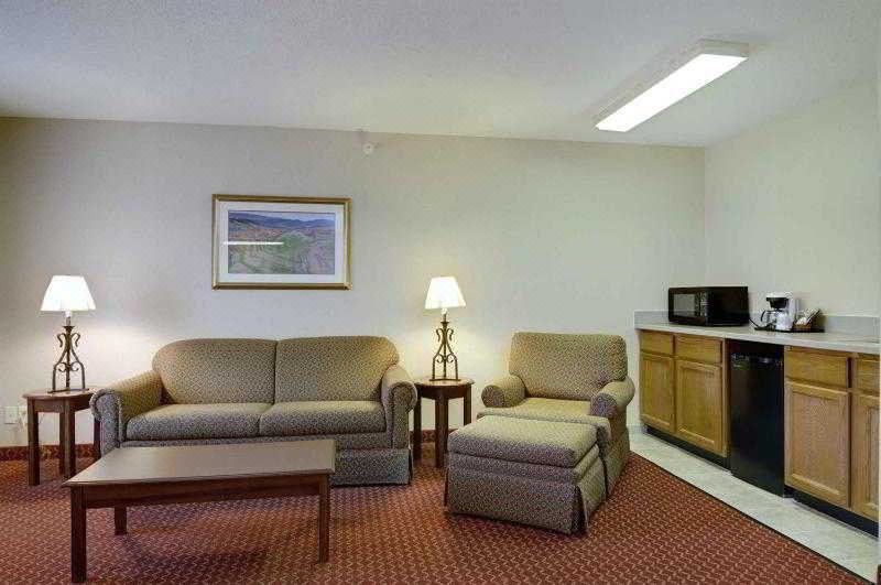 Photo of Livingroom in Oglesby