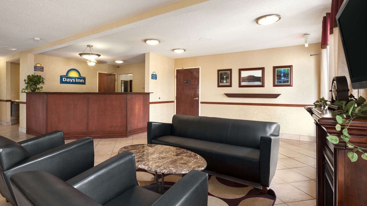 Photo of Livingroom in Oglesby