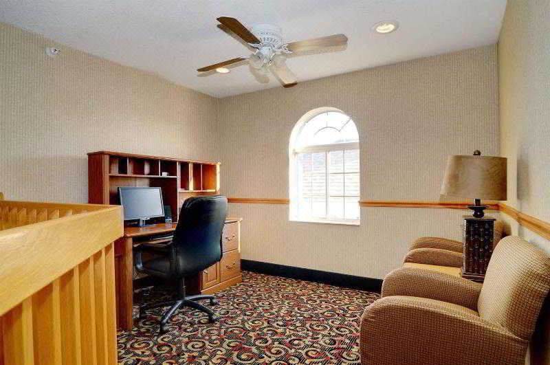Photo of Livingroom in Oglesby
