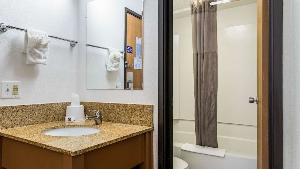 Photo of Bathroom in Elk Grove Village