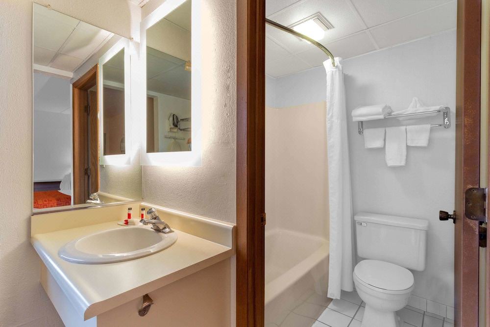 Photo of Bathroom in Waukegan