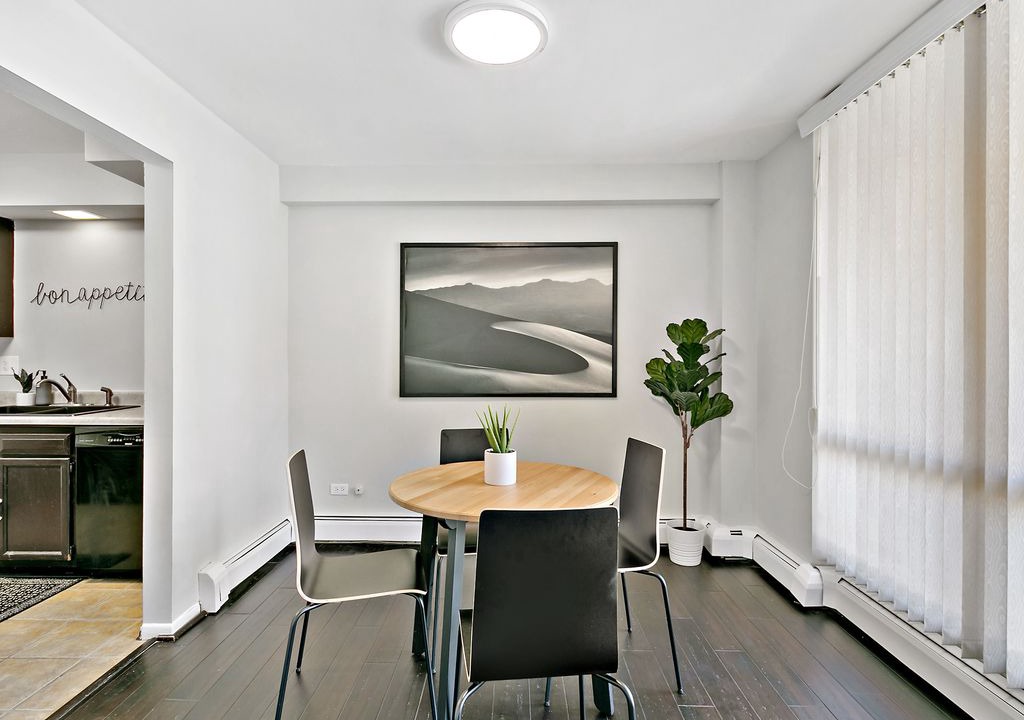Photo of Livingroom in Oak Park