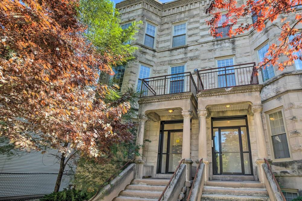 Photo of Outdoor in Woodlawn