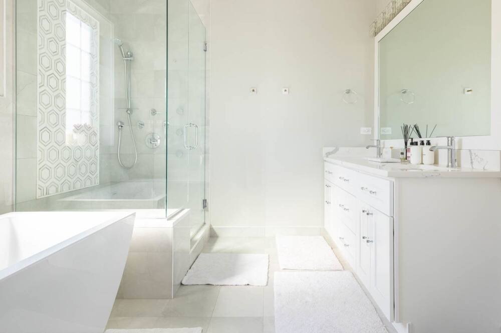 Photo of Bathroom in Grand Boulevard
