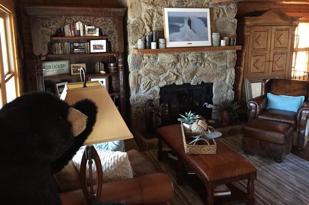 Photo of Livingroom in Oak Run