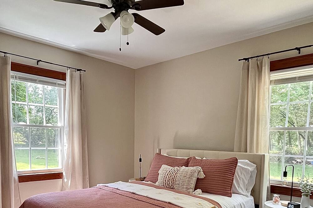 Photo of Bedroom in Le Claire