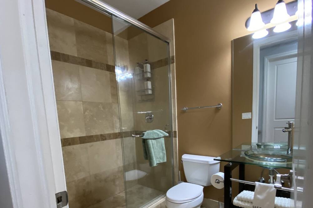 Photo of Bathroom in Grand Boulevard