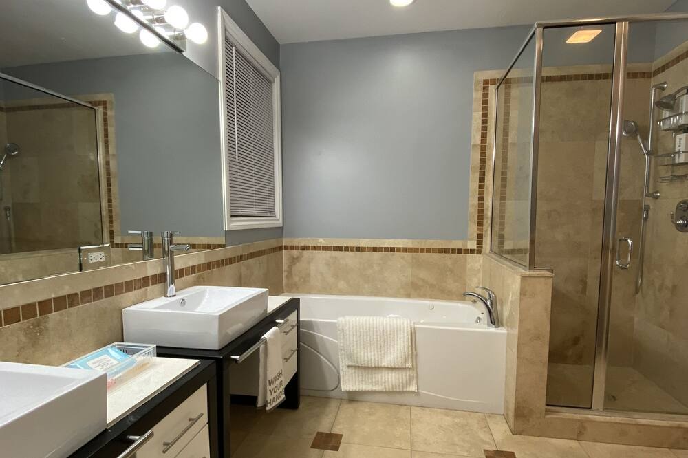 Photo of Bathroom in Grand Boulevard