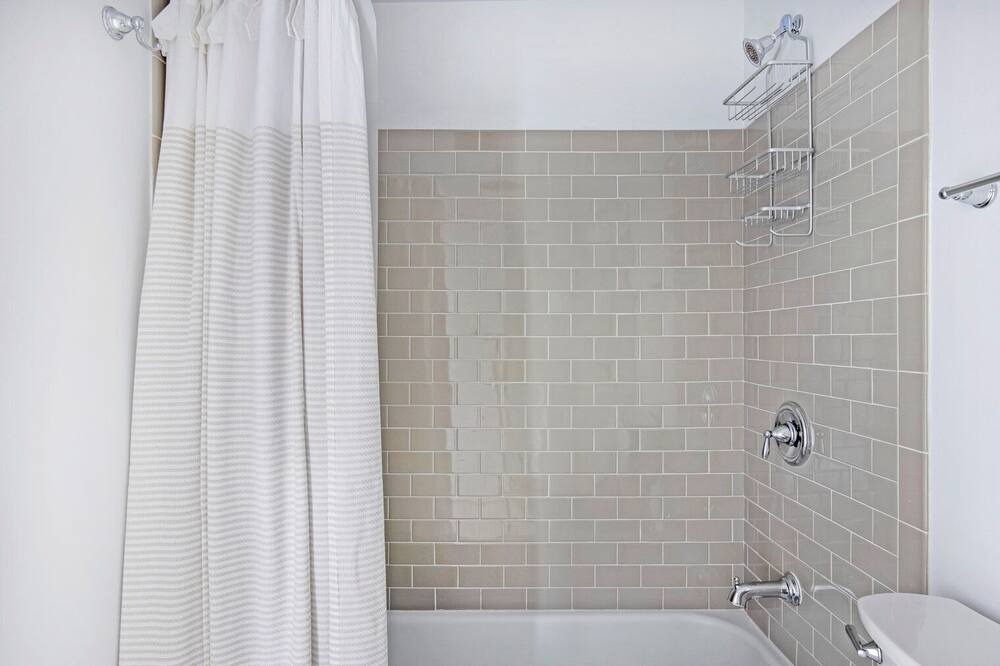Photo of Bathroom in Lake View East