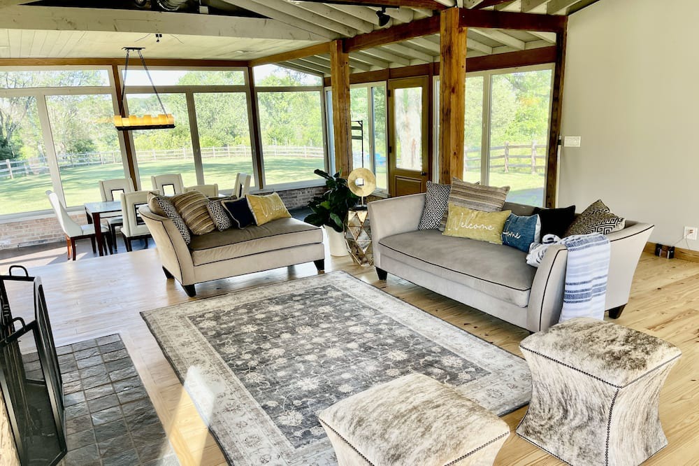 Photo of Livingroom in St. Charles