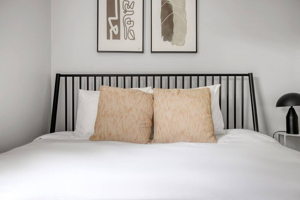 Photo of Bedroom in Lakeview