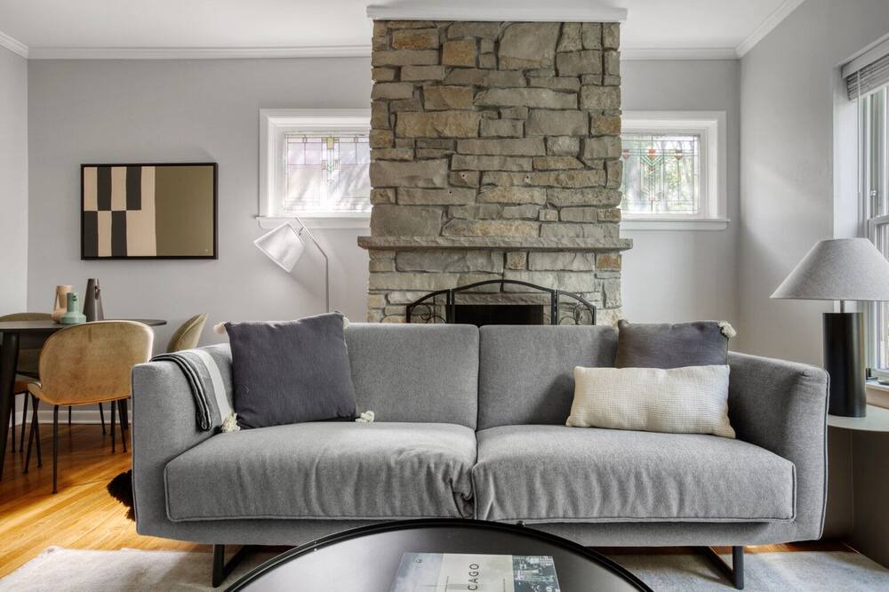 Photo of Livingroom in Lakeview