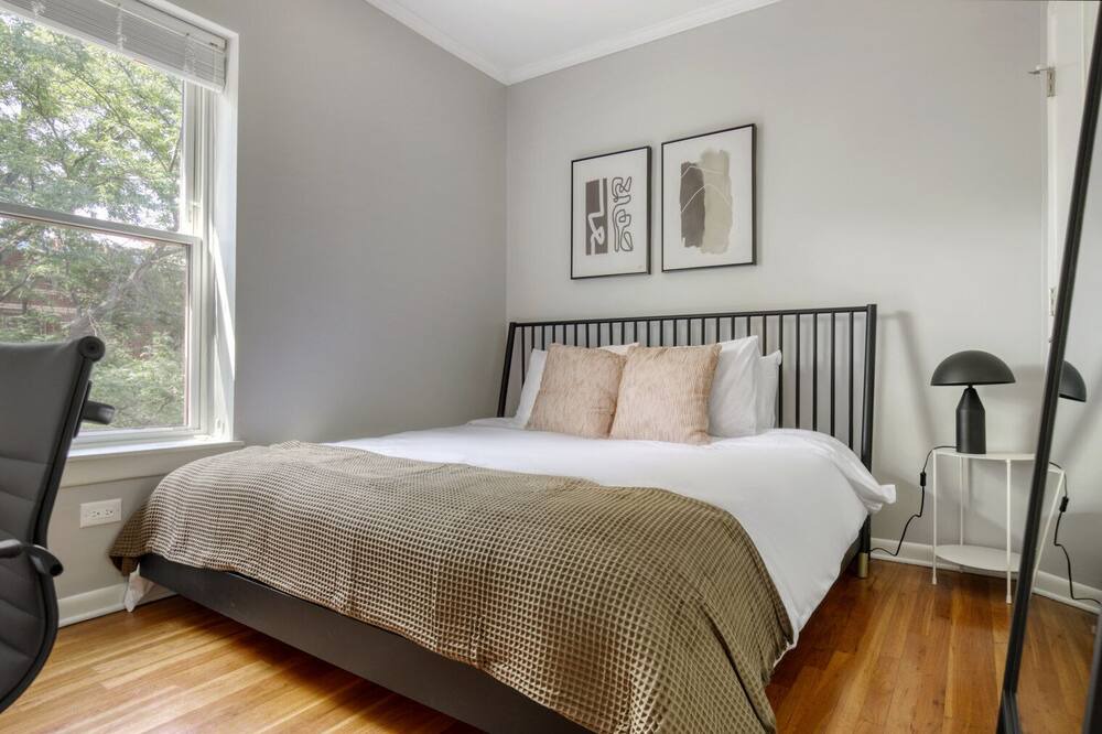 Photo of Bedroom in Lakeview