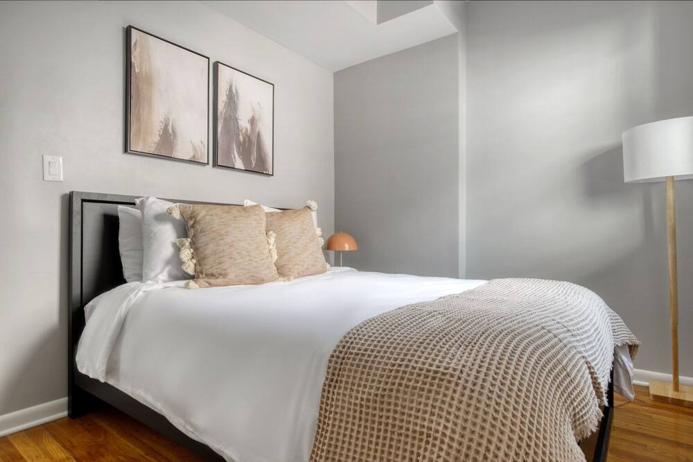Photo of Bedroom in Lakeview