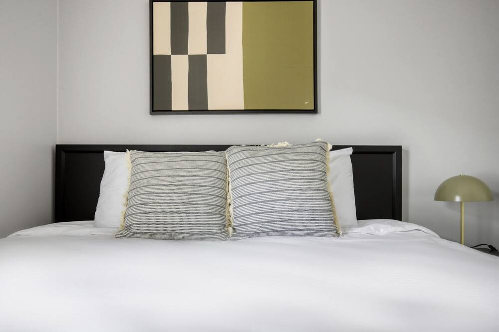 Photo of Bedroom in Lakeview