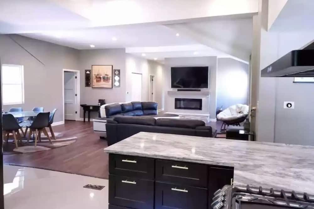 Photo of Livingroom in Fox Valley