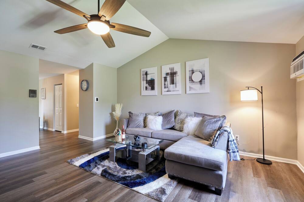 Photo of Livingroom in Fox Valley