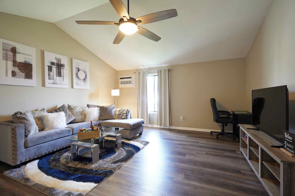 Photo of Livingroom in Fox Valley