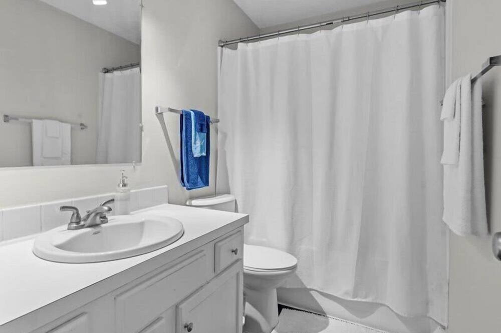 Photo of Bathroom in Clive