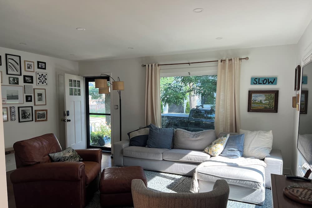 Photo of Livingroom in Skokie