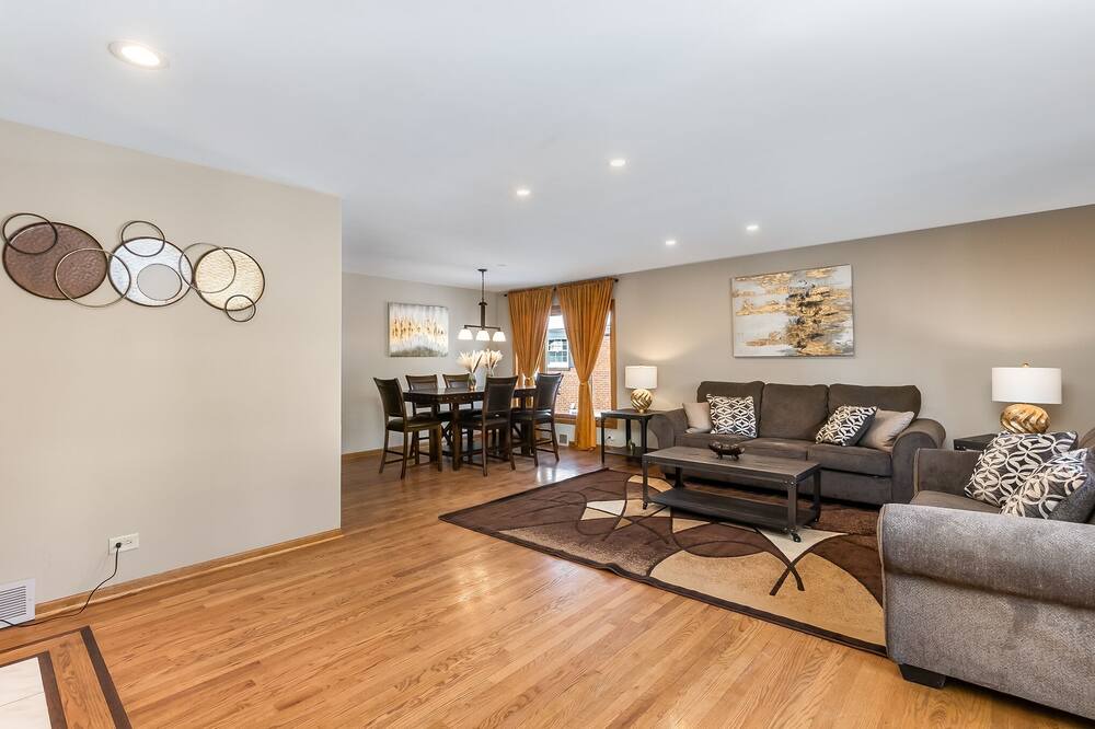 Photo of Livingroom in Itasca