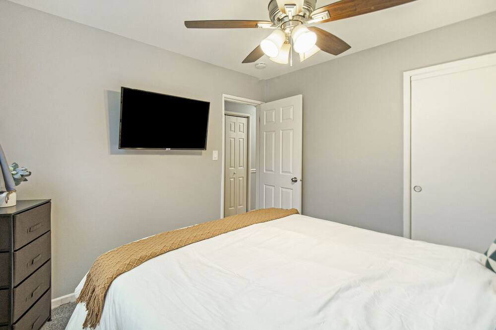 Photo of Bedroom in Glen Ellyn