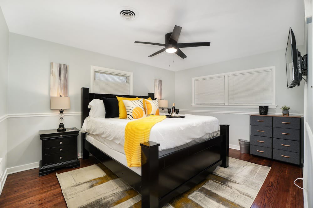 Photo of Bedroom in Lincolnwood