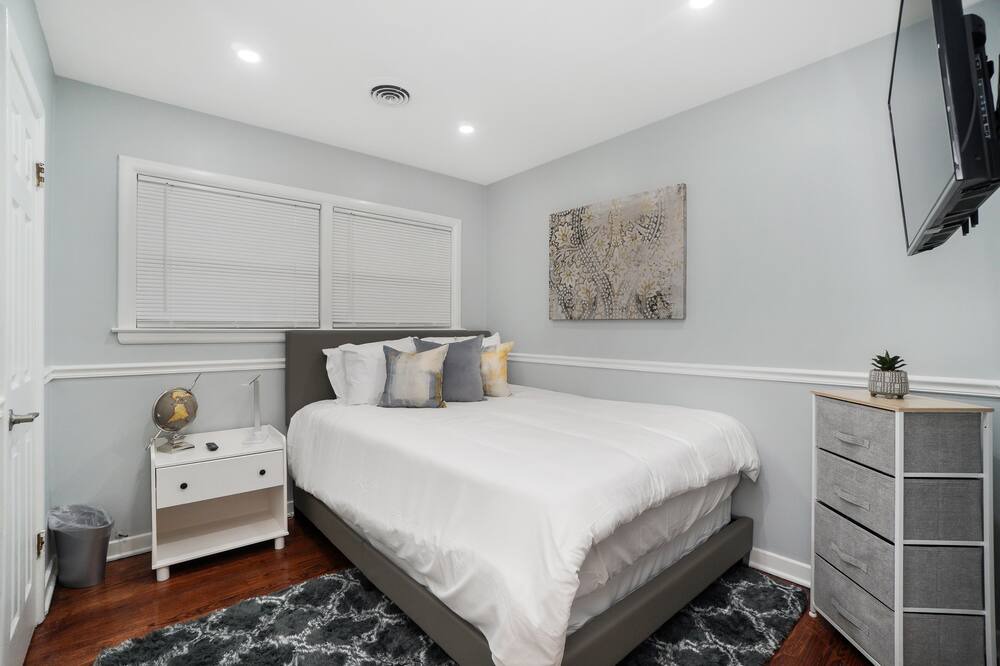 Photo of Bedroom in Lincolnwood