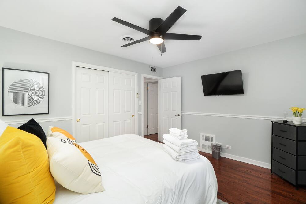 Photo of Bedroom in Lincolnwood