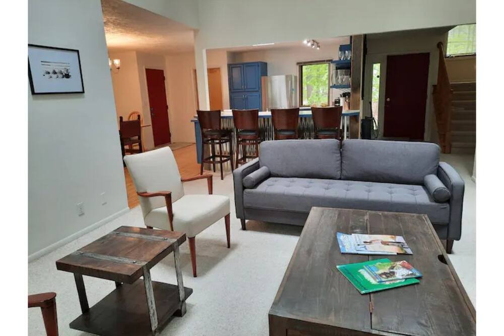 Photo of Livingroom in Montague