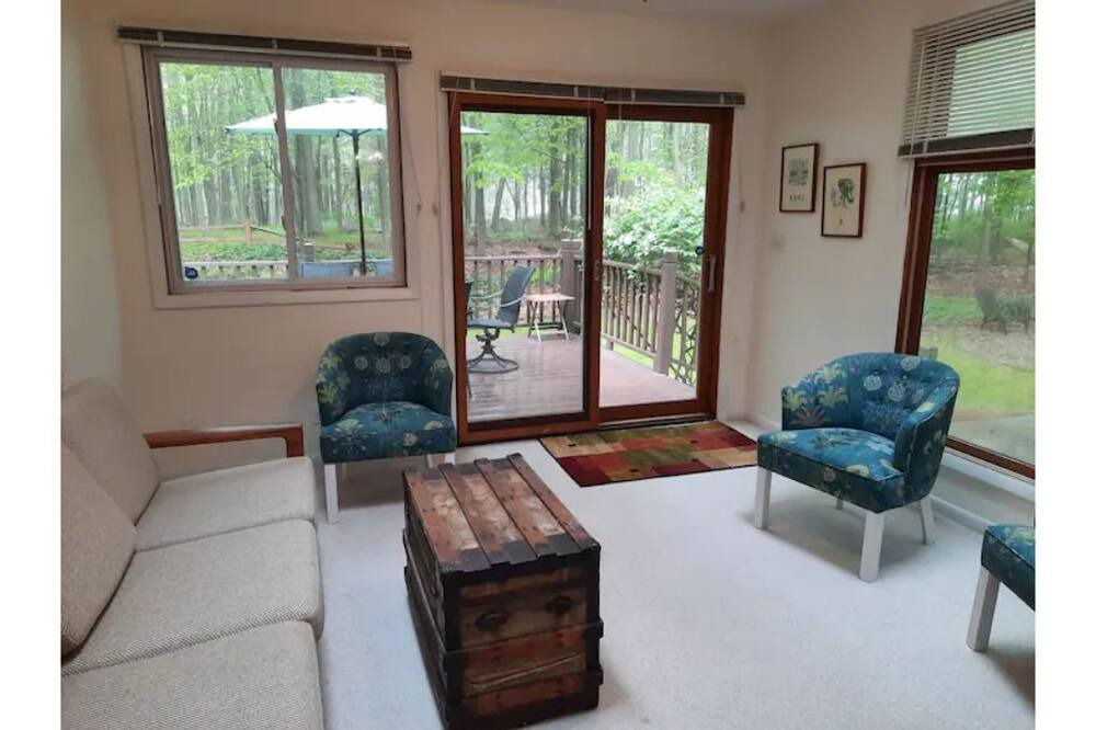Photo of Livingroom in Montague