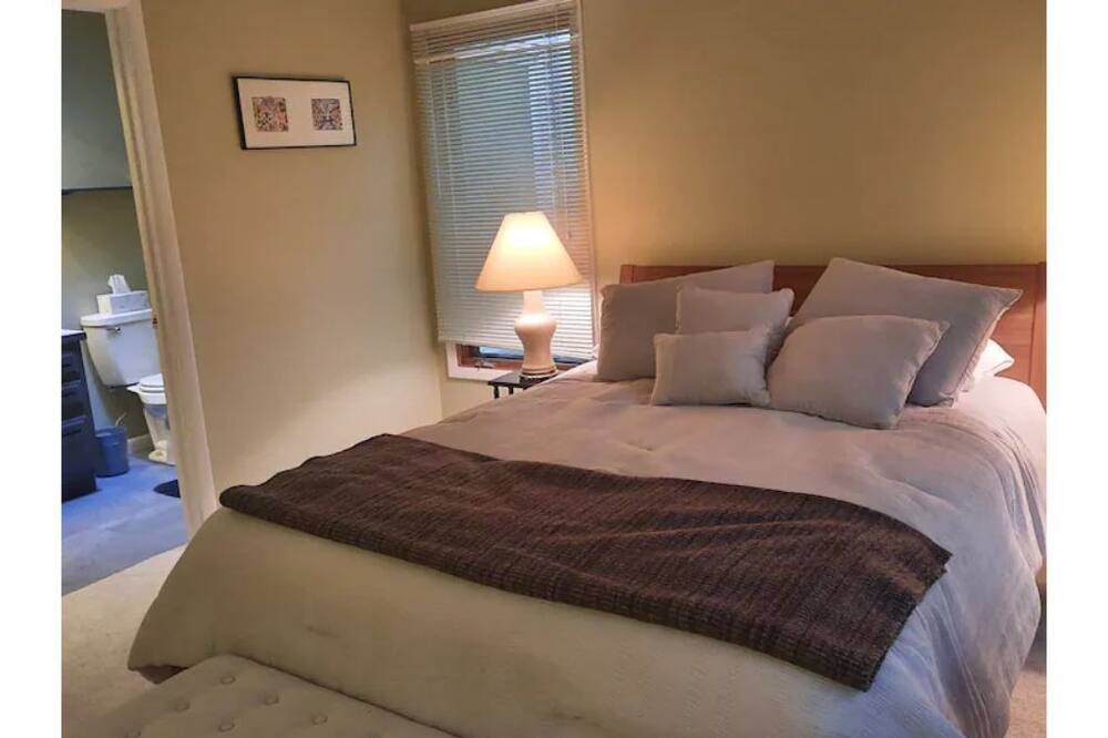 Photo of Bedroom in Montague