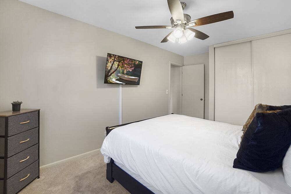 Photo of Bedroom in Fox Valley