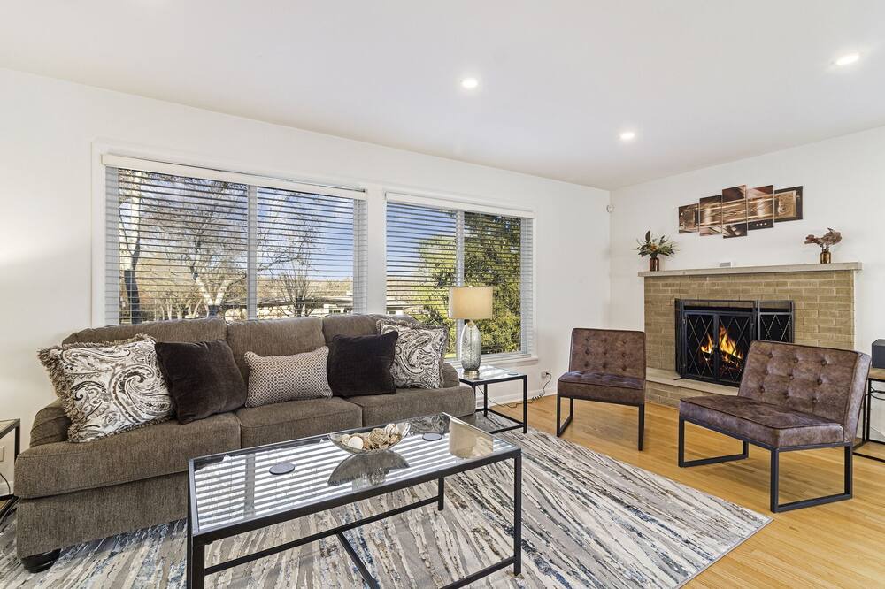 Photo of Livingroom in Wheaton