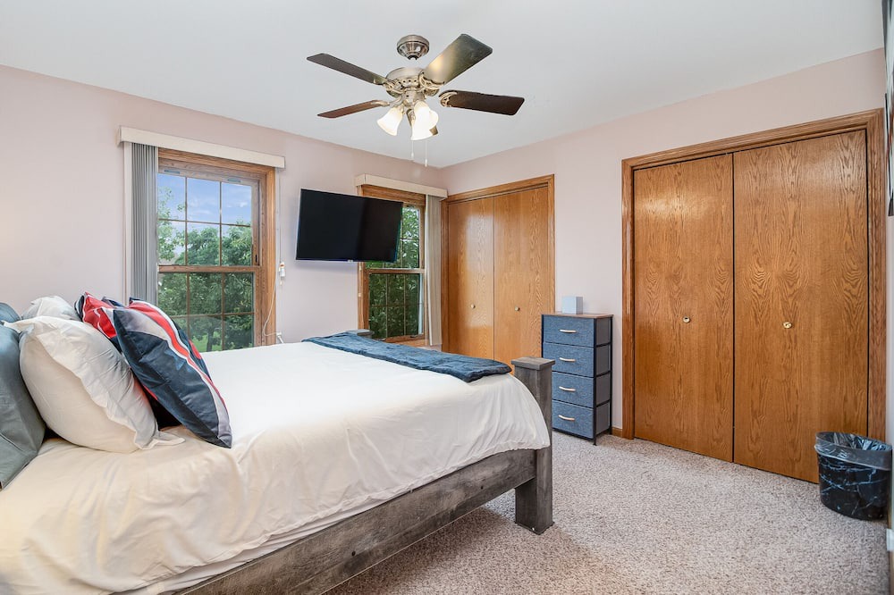 Photo of Bedroom in Woodridge