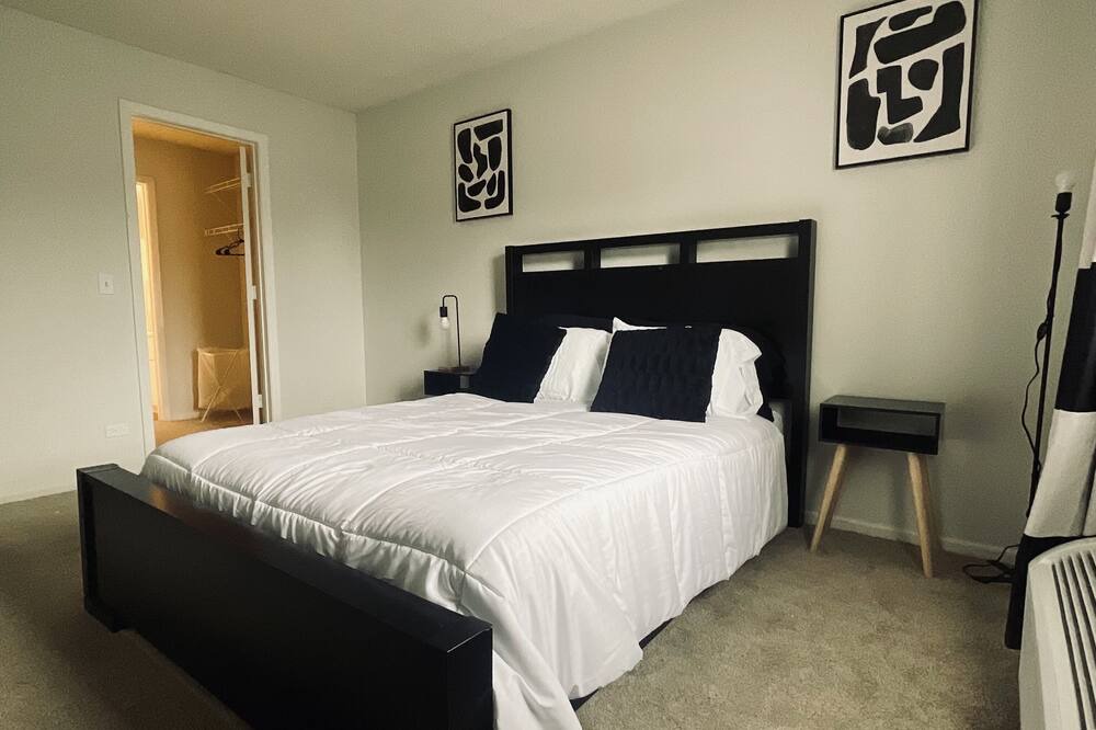 Photo of Bedroom in Glen Ellyn
