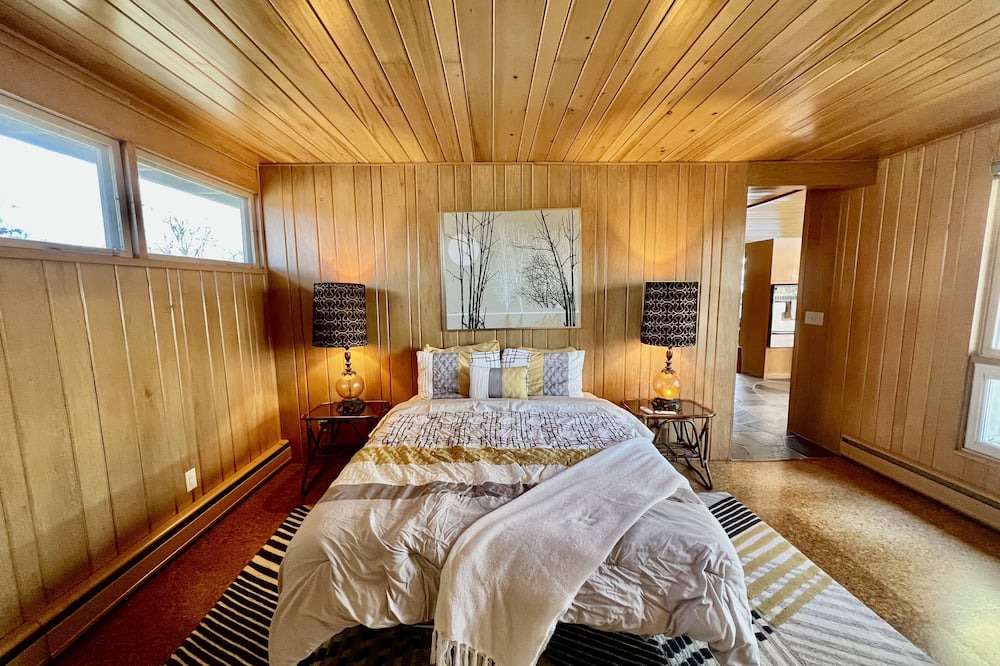 Photo of Bedroom in Cedar Falls