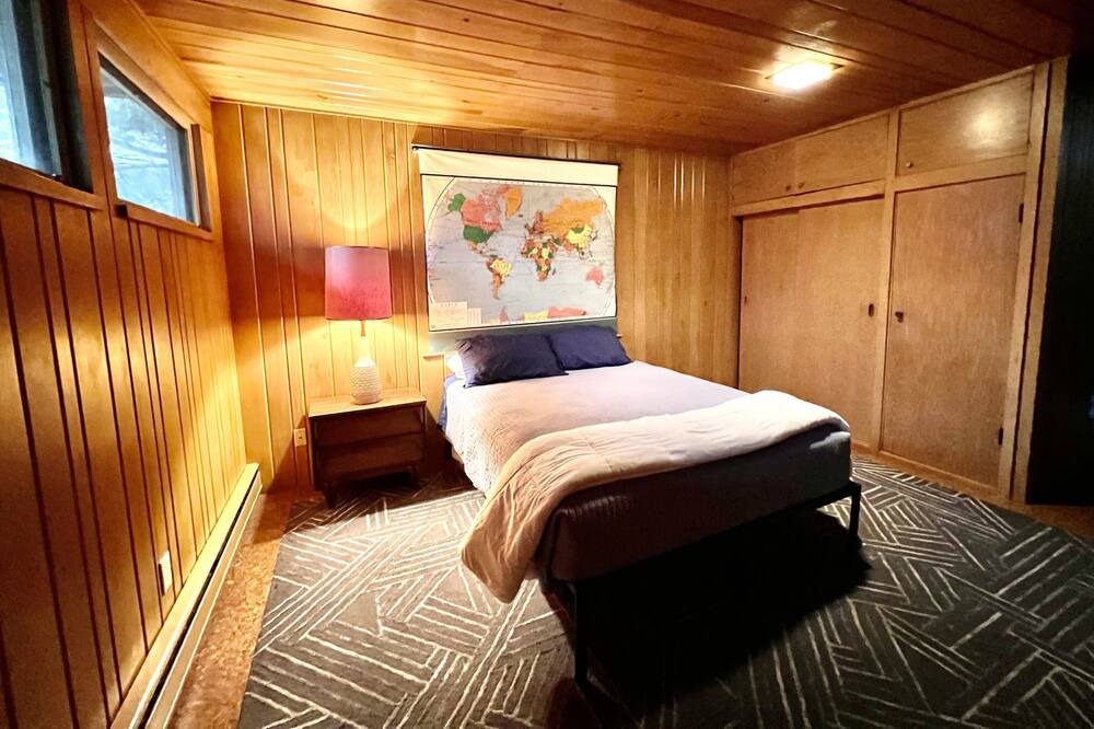 Photo of Bedroom in Cedar Falls