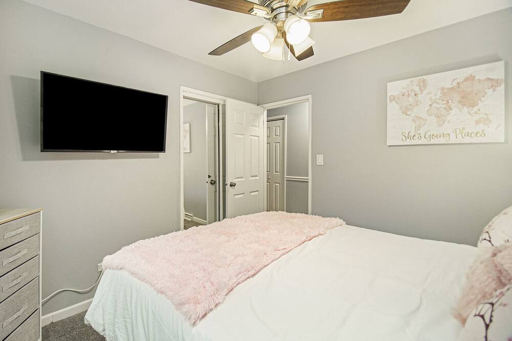 Photo of Bedroom in Glen Ellyn