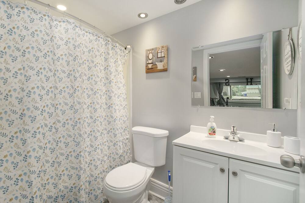 Photo of Bathroom in Glen Ellyn