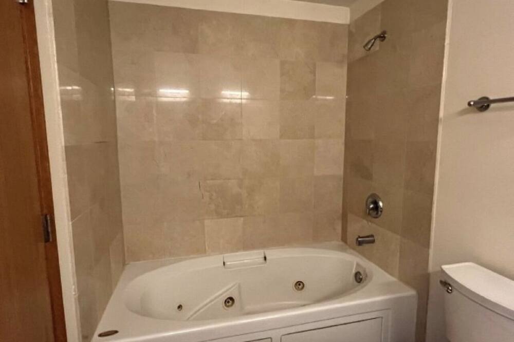 Photo of Bathroom in Grand Boulevard